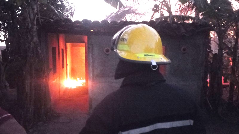 Incendio Redujo A Cenizas Una Vivienda Ubicada A La Orilla Carretera A