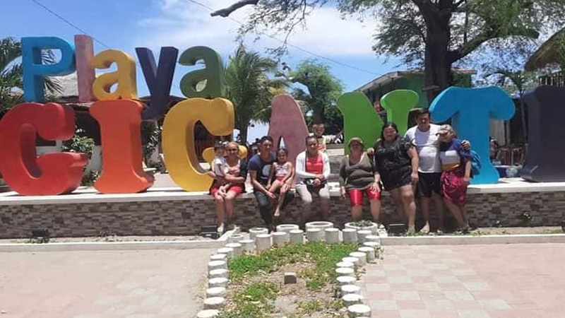 Turistas chontaleños visitando Playa Gigante