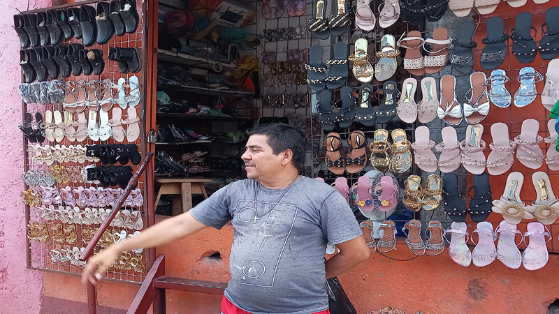 Luis Jarquín, comerciante de zapatos en Juigalpa