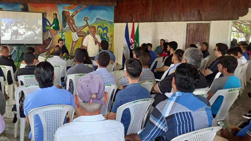 Encuentro con músicos de Juigalpa, durante la celebración de su día. 