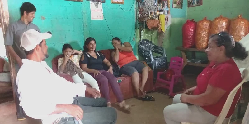 Estafaron con el truco del zinc a 5 familias de la comarca Las Pavitas de Villa Sandino
