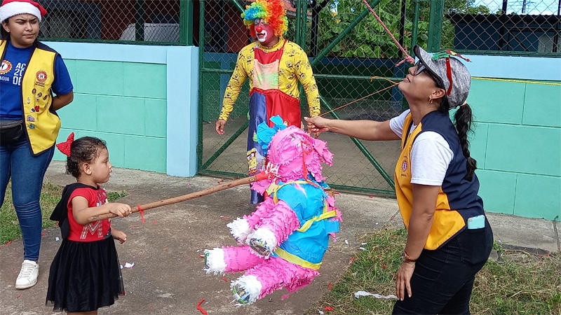 Niños y niñas disfrutan de su actividad realizada en el Centro Teletón Juigalpa.