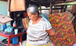 Humilde vivienda del barrio 30 de mayo de Juigalpa agarró fuego y dejó a su dueña sólo con ropa que vestía
