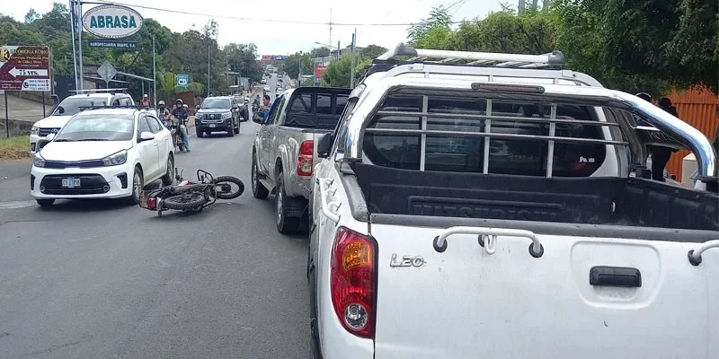 Múltiple colisión en Juigalpa dejó daños materiales y una persona golpeada