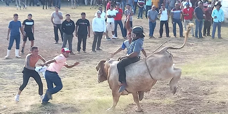 En Juigalpa se despidió el 2023 con una tarde taurina en la barrera municipal