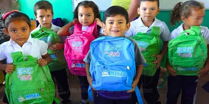 Distribuirá el gobierno de Nicaragua un millón de paquetes escolares