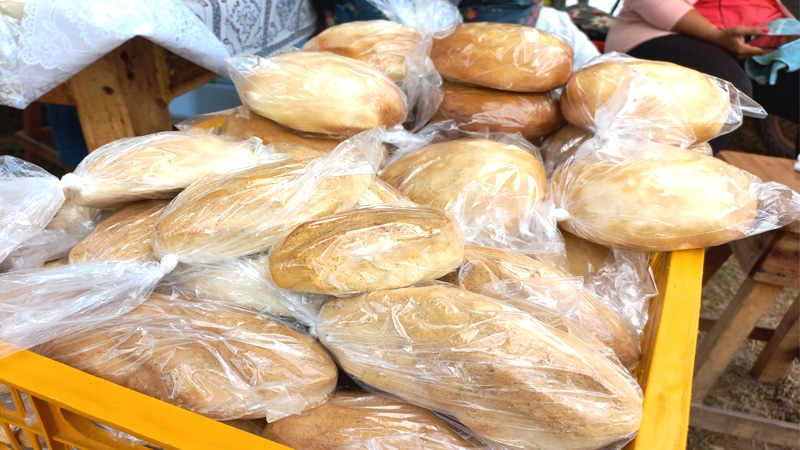 Cuajadas ahumadas listas para la venta en Juigalpa-Plaza Comercial Municipal.