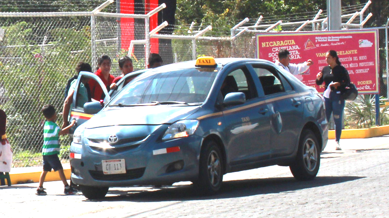 Taxi de Juigalpa brindado el servicio a pasajeros al Hospital Pablo Úbeda.
