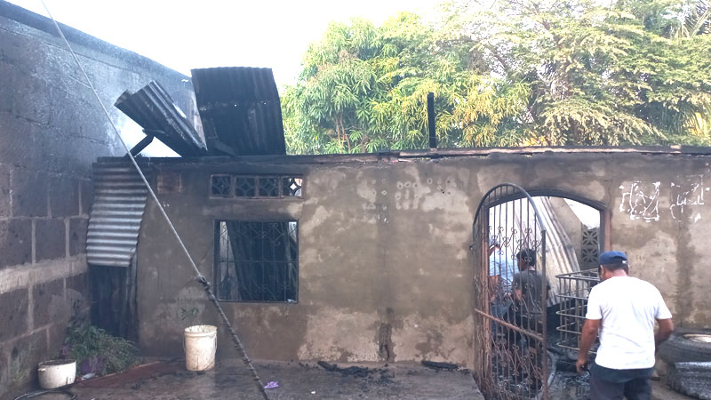Así quedaron las viviendas que tomaron fuego en Acoyapa. 