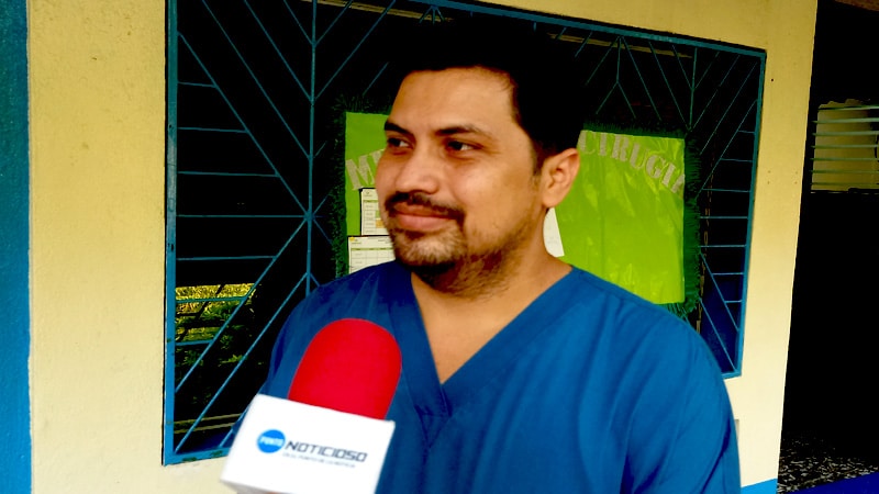 Doctor Yesner Castro, especialista en urología.