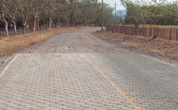 Inicia el adoquinado de 4 kilómetros más en la carretera que conduce de Juigalpa a Puerto Díaz