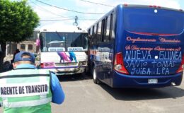 Tempranito dos buses chocaron en Juigalpa