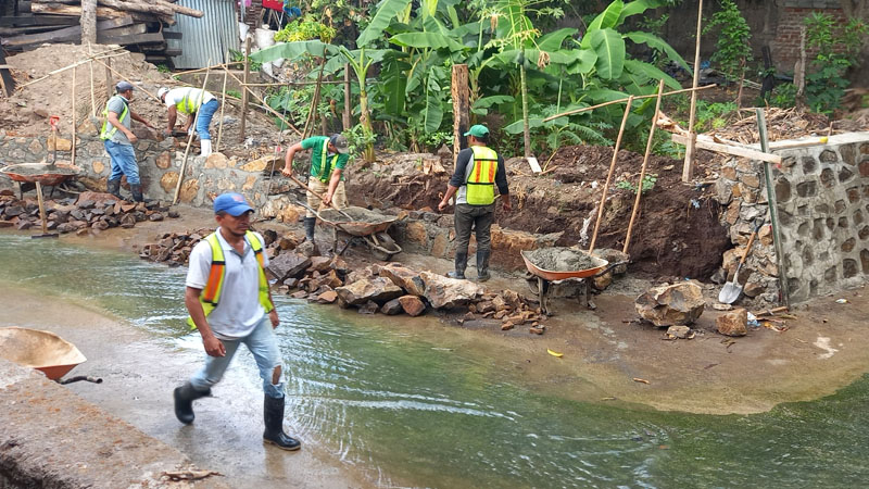 Obras de mitigación en el cauce que cruza por la zona 07 de Juigalpa.