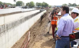 Inspeccionó Fidel Moreno, el progreso de la modernización y ampliación de la pista San Juan Pablo II