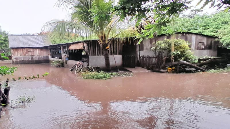 Casas anegadas en diferentes comunidades de San Lorenzo-Boaco.
