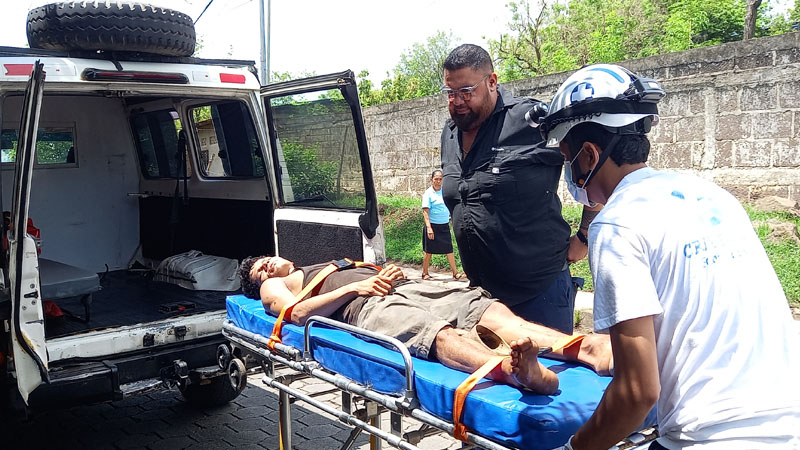 Joven lesionado es trasladado al Hospital Camilo Ortega Saavedra, de Juigalpa. 