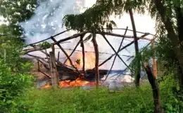 Incendio redujo a cenizas un viejo rancho que funcionó en Juigalpa como comedor
