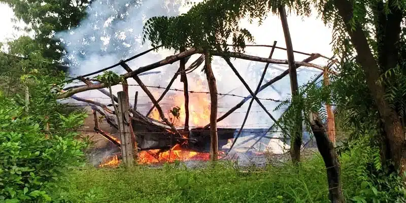 Incendio redujo a cenizas un viejo rancho que funcionó en Juigalpa como comedor