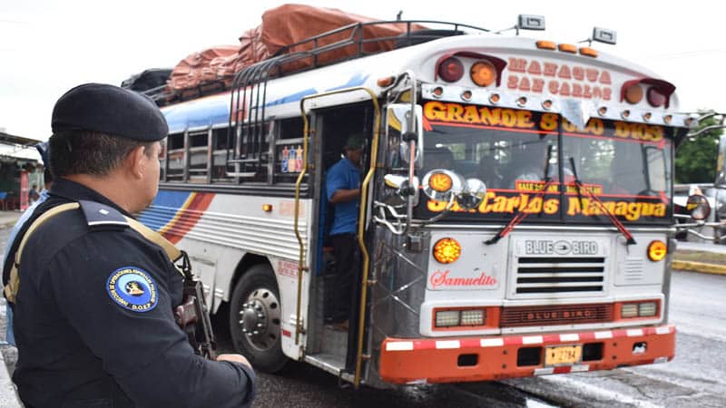 Vigilancia policial en las paradas de buses de Chontales. 