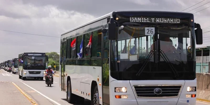 Con la llegada de 250 buses chino, el gobierno sigue mejorando el sistema de transporte público