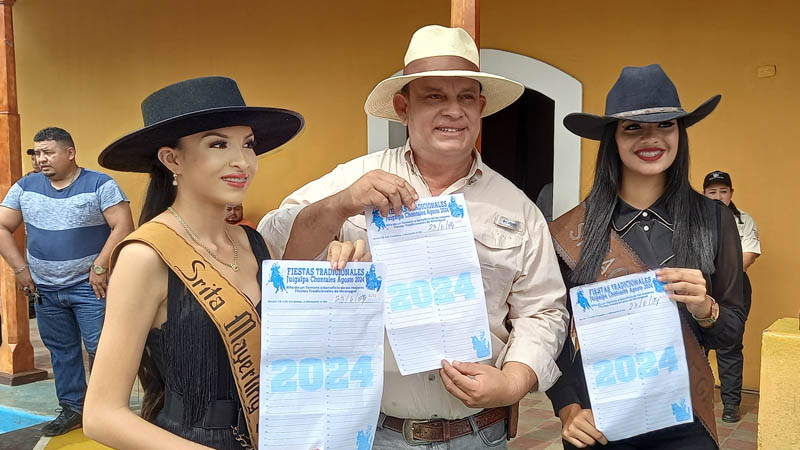 Candidatas a reinas de la fiesta de Juigalpa juntas al presidente ingeniero Ryder Laguna Marín. 