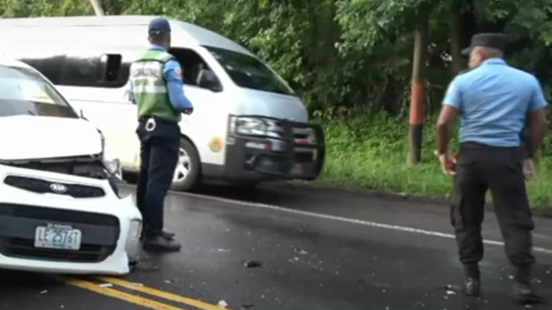 Escena del accidente registrado carretera Chinandega-León. 