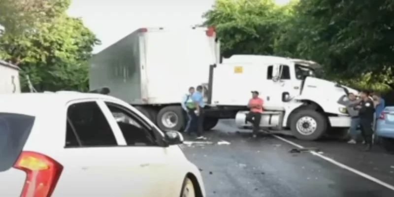 Accidente de tránsito dejó un muerto y cinco lesionados