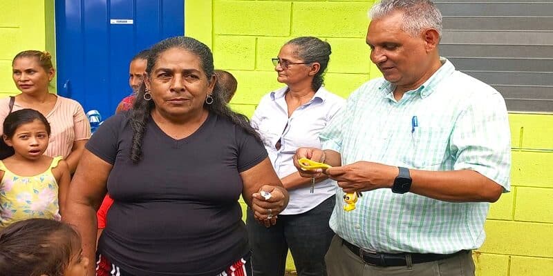 Gobierno entregó viviendas dignas a familias pobres de Juigalpa