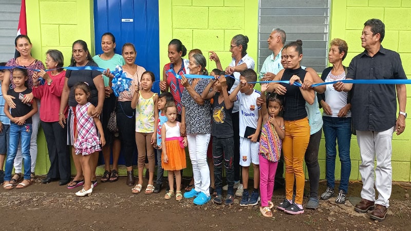 Inauguración de las primeras 9 viviendas de las 120 que se construirán. 