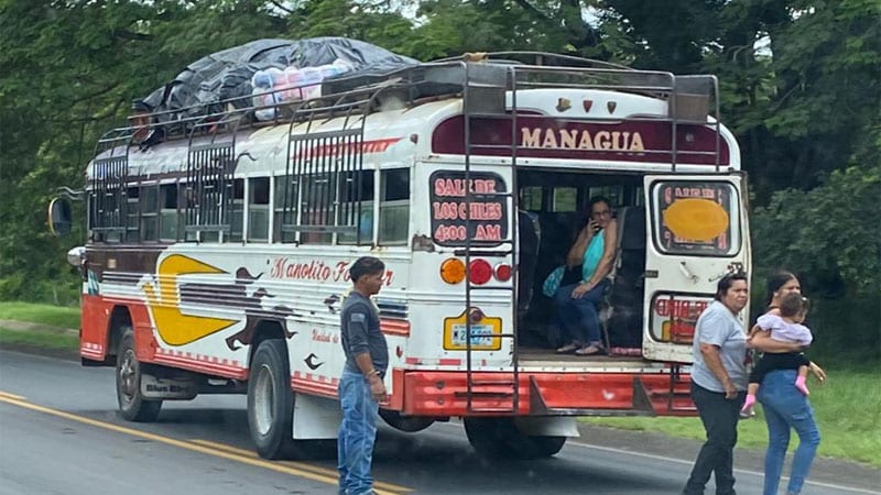 Bus de transporte colectivo que atiende la ruta Managua-San Carlos. 