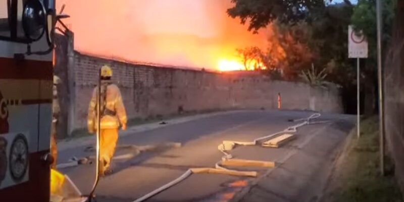 Incendio de altas proporciones provocó pérdidas millonarias a la fábrica Aganorsa