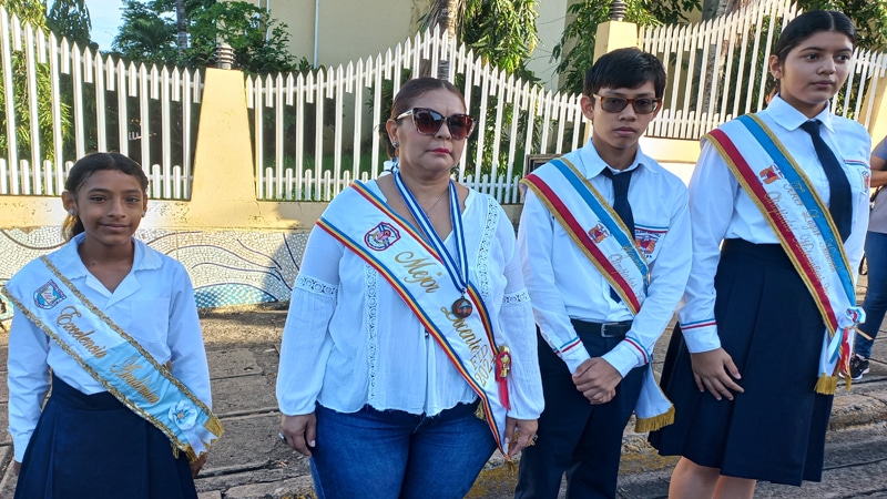 Excelencia de Juigalpa; Alumnos y maestros-Foto Punto Noticioso. 