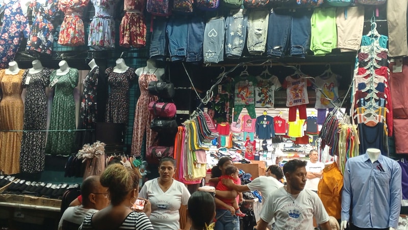 Tienda Los Managua ubicadas en Juigalpa-Fotos de Punto Noticioso. 