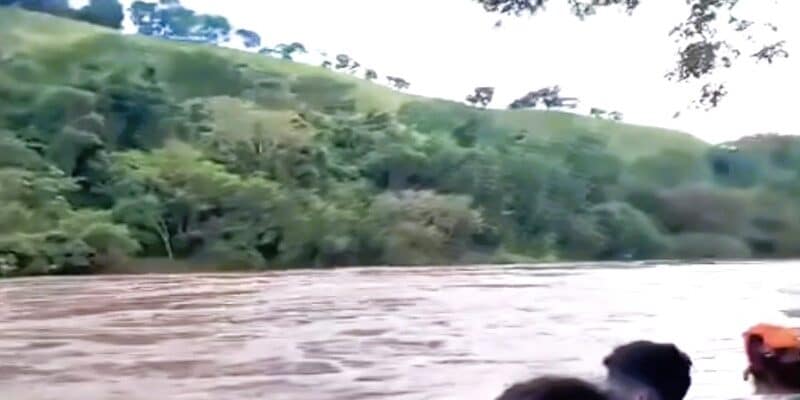 Vuelco de un bote con 40 pasajeros sobre el rio Coco, deja por el momento un niño fallecido