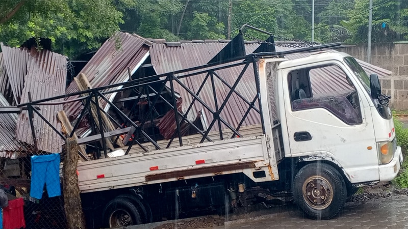 Camión penetró a una vivienda del barrio Las Canoas de Juigalpa. 