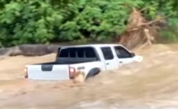 Camioneta es arrastrada por las corrientes de un rio en San Juan del Sur y sus ocupantes lograron sobrevivir