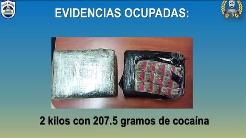 Los dos tacos de cocaína que dieron un peso de 2 kilos con 207.5 gramos. 