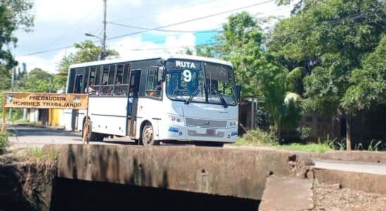 Lluvias del fin de semana socavaron uno de los laterales del puente La Gaviota, ubicado en Juigalpa