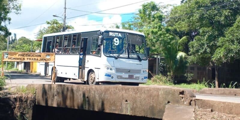 Lluvias del fin de semana socavaron uno de los laterales del puente La Gaviota, ubicado en Juigalpa