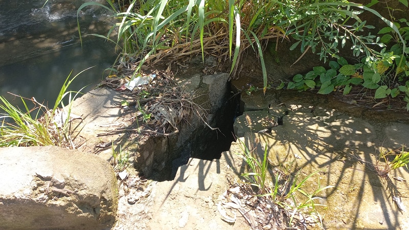 Puente La Gaviota socavado, producto de las fuertes lluvias del fin de semana. 