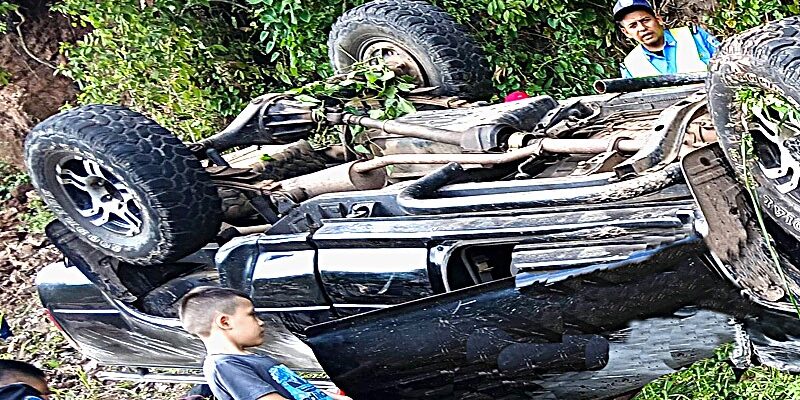 Camioneta cargada de cortadores de café se dio vuelta en el Cuá, dejando 02 muerto y 16 lesionados