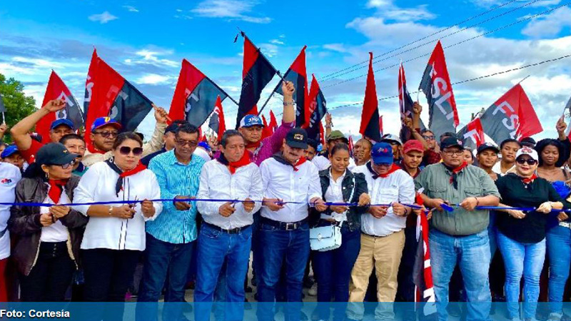 Ministro del MTI Oscar Mojica,, inaugura el tercer tramo de la carretera Sahsa-Puerto Cabezas. 