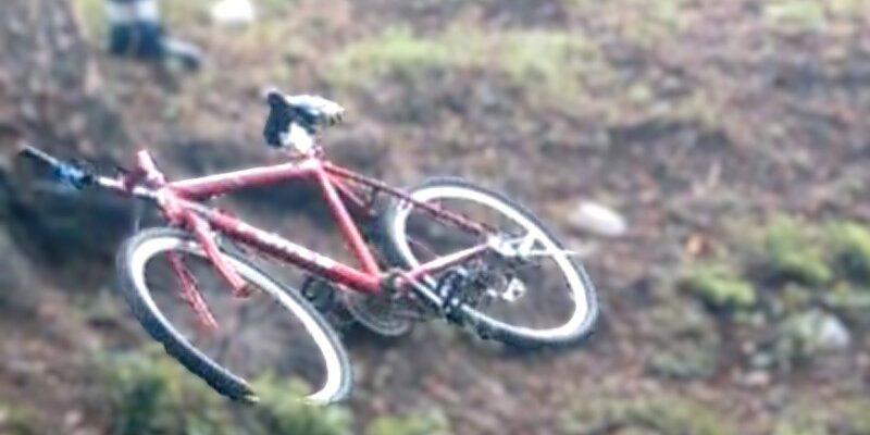 El ciclista Jackson Sánchez Duarte perdió la vida al estrellarse en un árbol en la comunidad de San Patricio