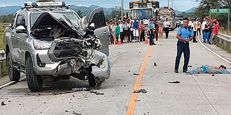 Dos motociclistas perdieron la vida al estrellarse en una camioneta que circulaba en el carril correcto