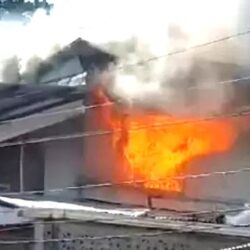 Incendio provocó cuantiosos daños en una vivienda situada en la zona de comercio de San Carlos