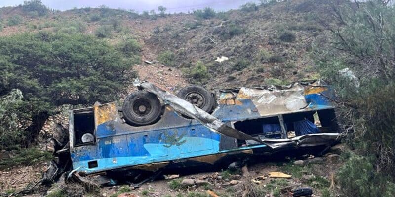 Autobús cae a un abismo y deja 28 muertos y 20 heridos en Bolivia