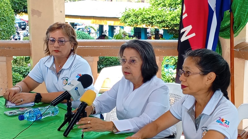 Alcaldesa de Juigalpa junto a los responsables del medioambiente de la ciudad. 