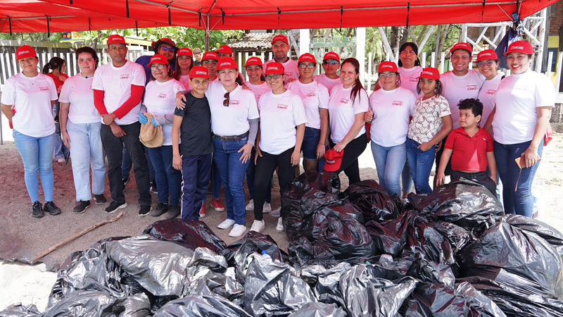 Integrantes de la Red de Voluntarios de Claro Nicaragua. 