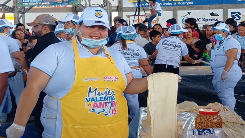 Presentan el quesillo más grande de Nicaragua. 