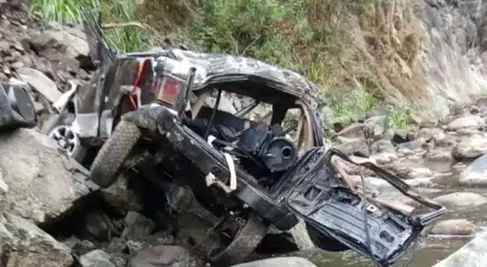 Milagro en Acosta: carro cayó al fondo de un abismo de 200 metros y sus ocupantes fueron rescatados con vida
